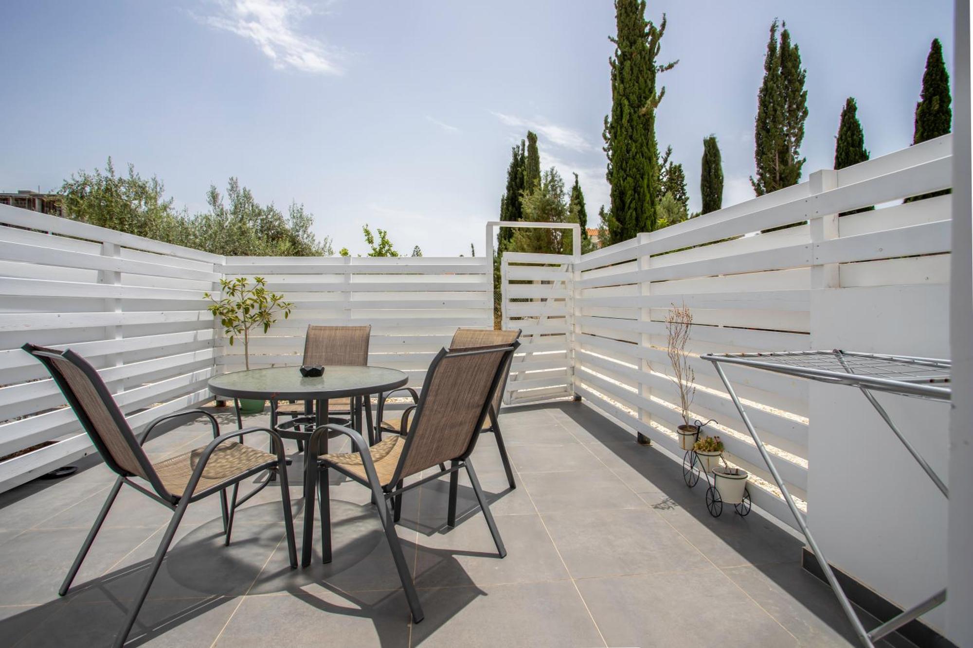 2Bd Garden Apartment Paphos Extérieur photo